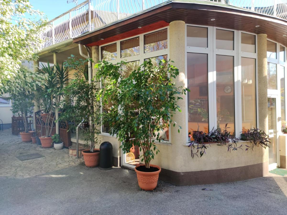 Hotel Oswaldo Budapest Exterior photo